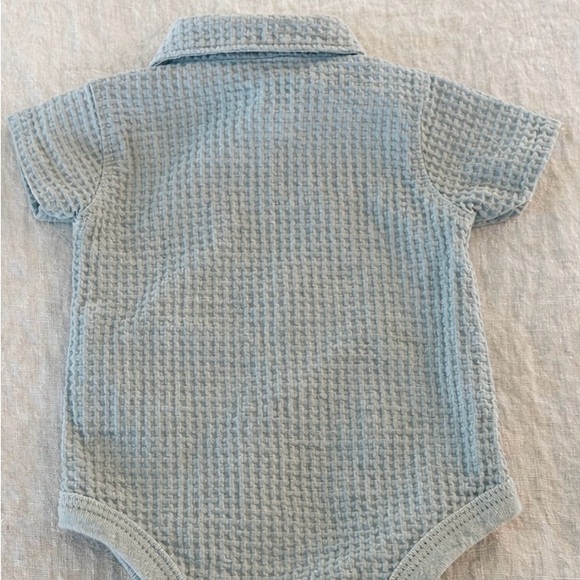 Little Lad Blue Textured Button-Up Bodysuit Romper 6–9M - Picture 3 of 3